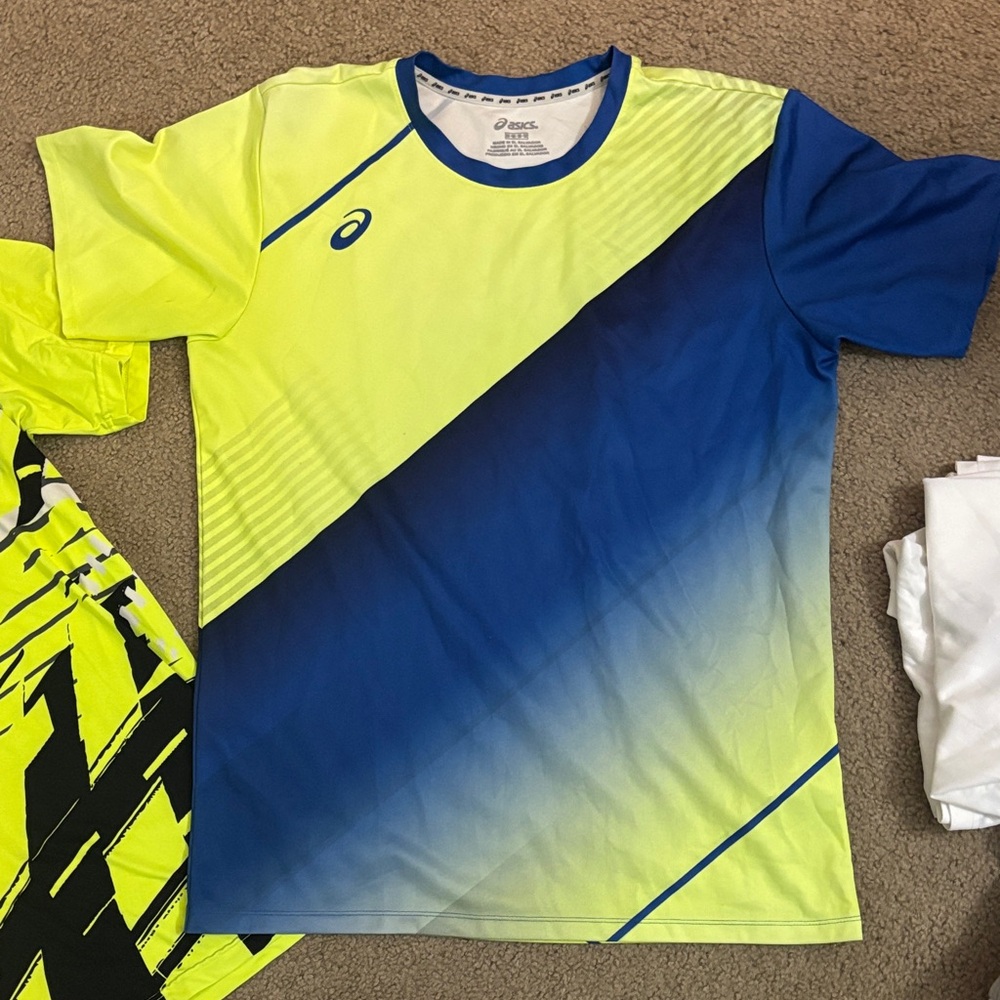 Men’s Athletic Neon Yellow and Blue Short Sleeve Tees Bundle - Picture 3 of 6